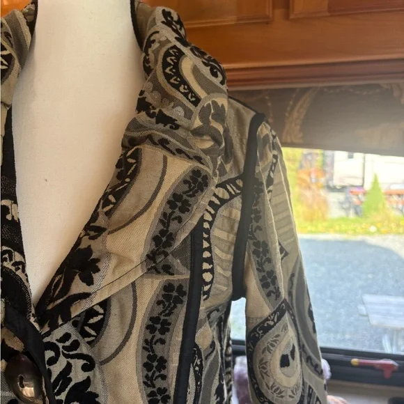 Reversible Jacquard Tapestry Jacket - Picture 6 of 10